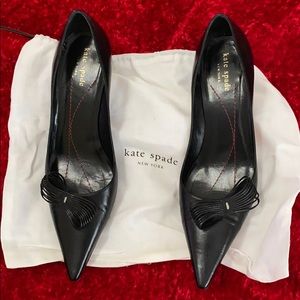 Kate Spade black pump with classy bow